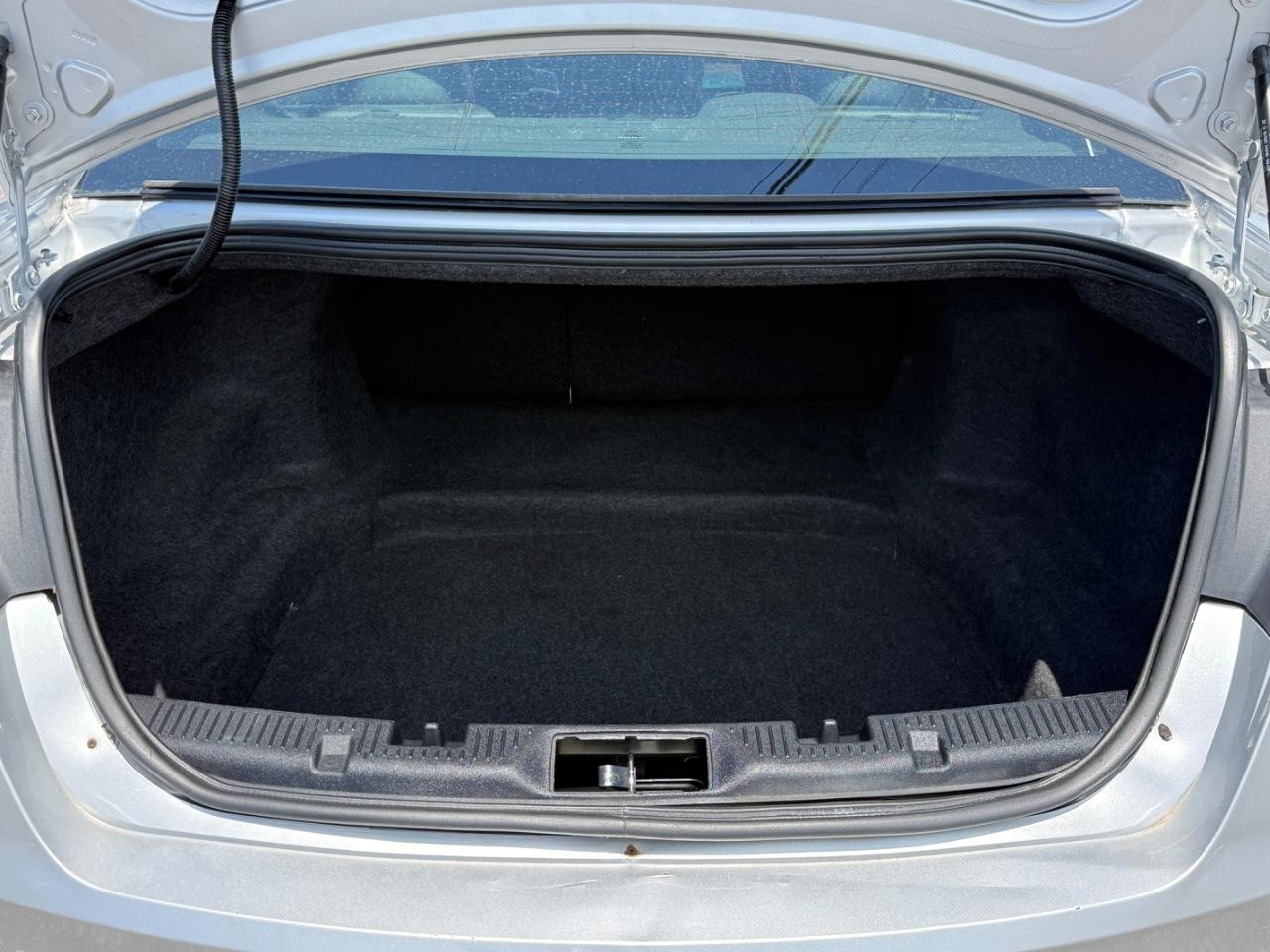 Ford Taurus Vehicle Full-screen Gallery Image 04