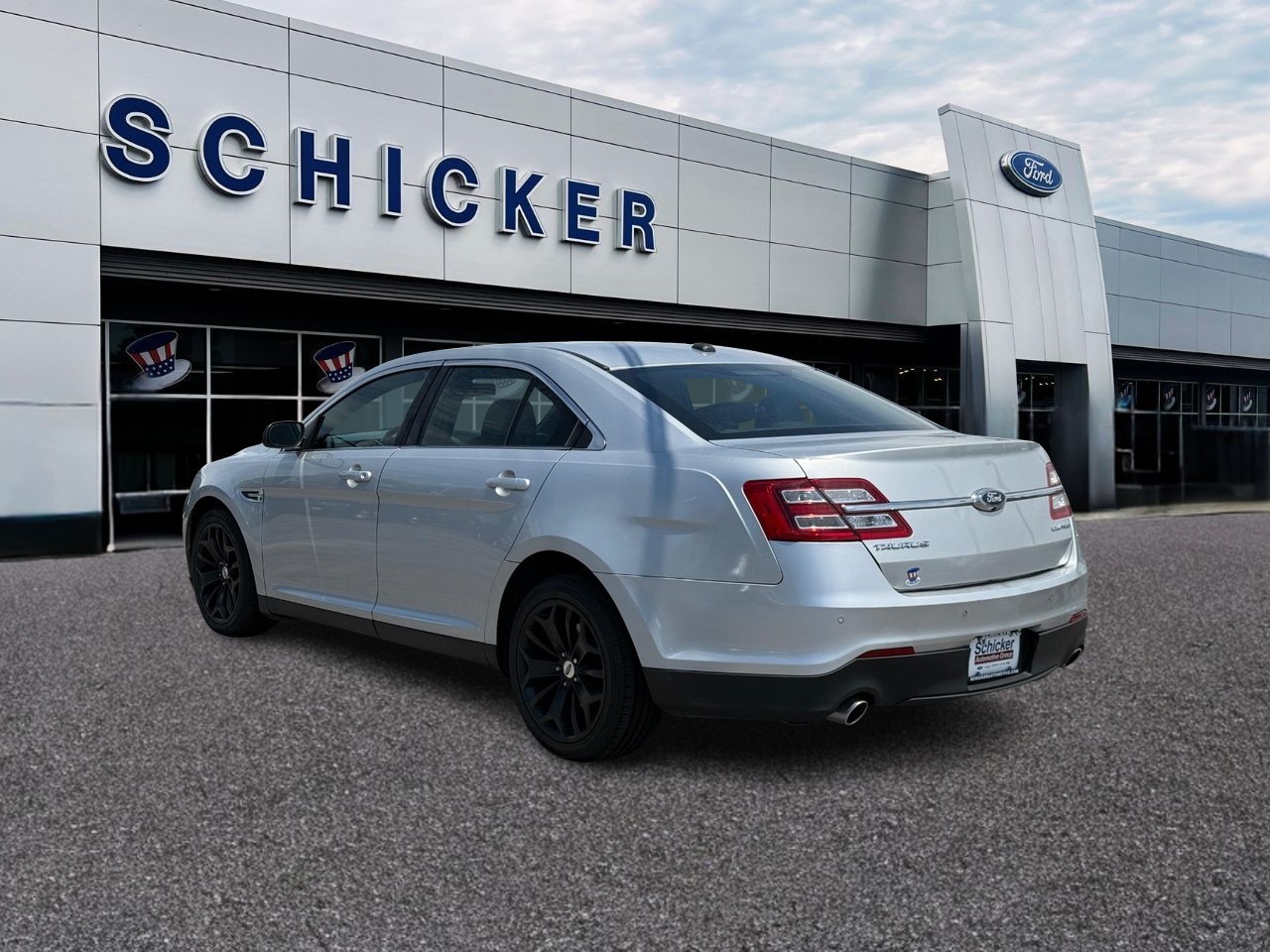 Ford Taurus Vehicle Full-screen Gallery Image 07