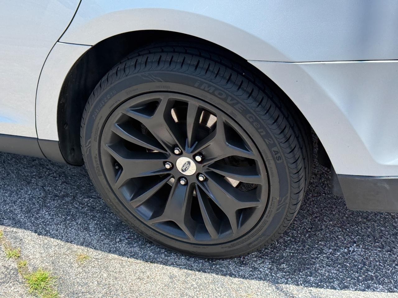 Ford Taurus Vehicle Full-screen Gallery Image 08