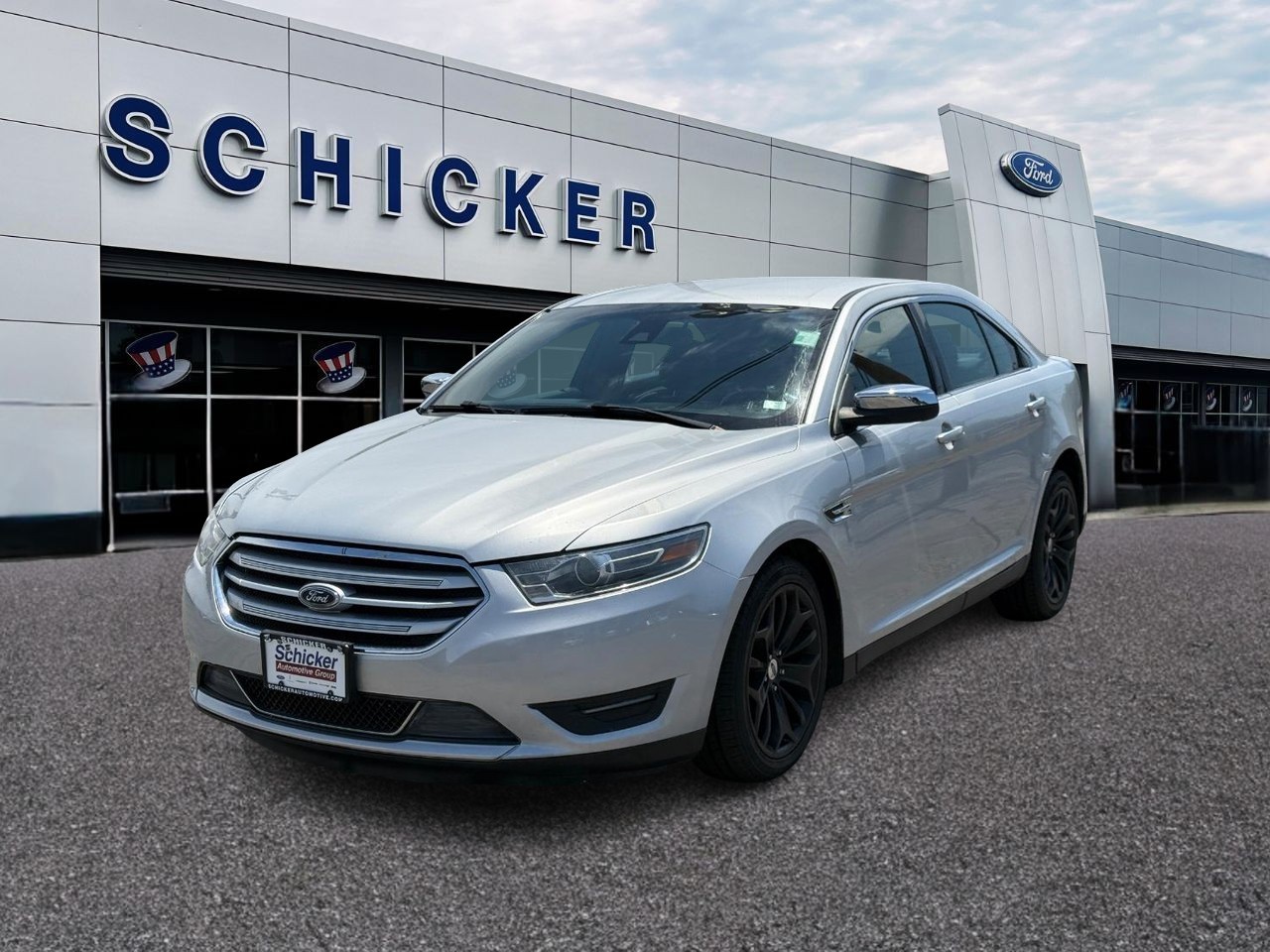 Ford Taurus Vehicle Full-screen Gallery Image 09