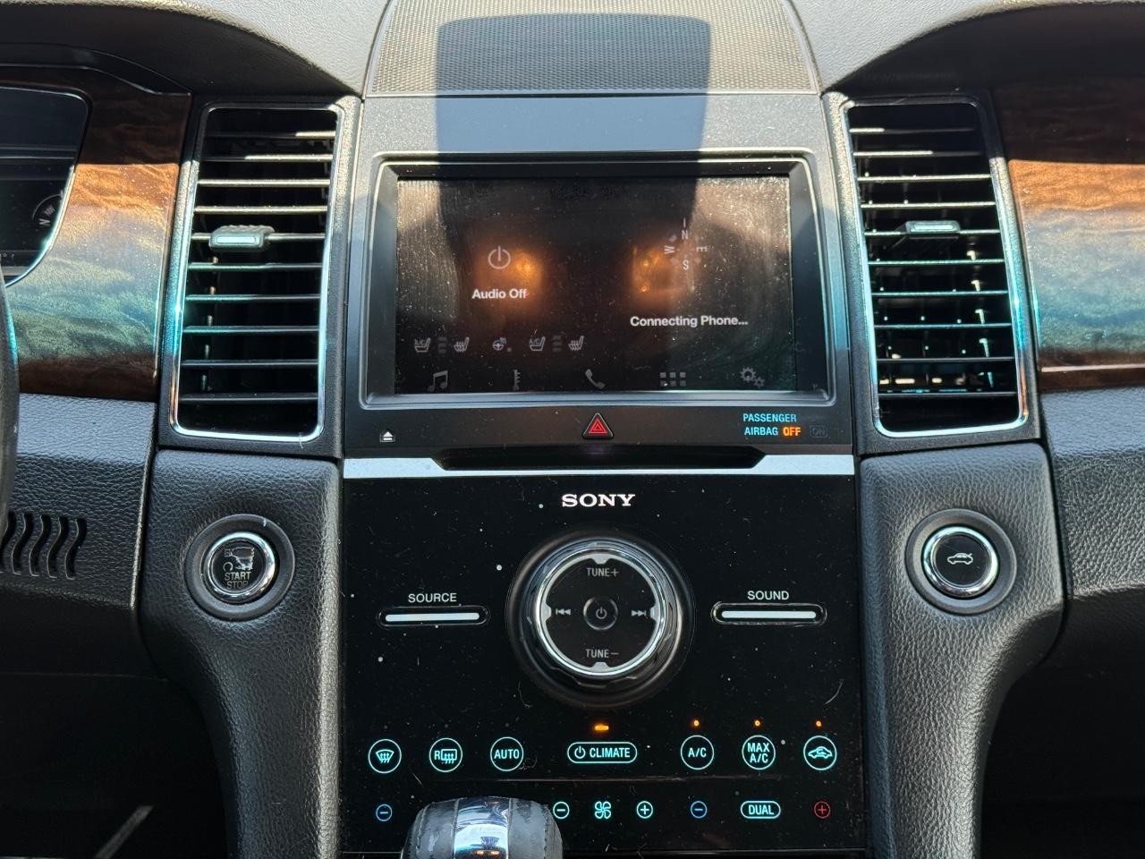 Ford Taurus Vehicle Full-screen Gallery Image 14