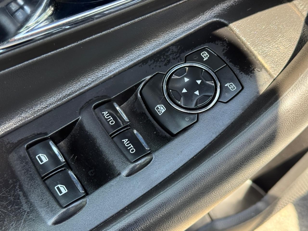 Ford Taurus Vehicle Full-screen Gallery Image 16