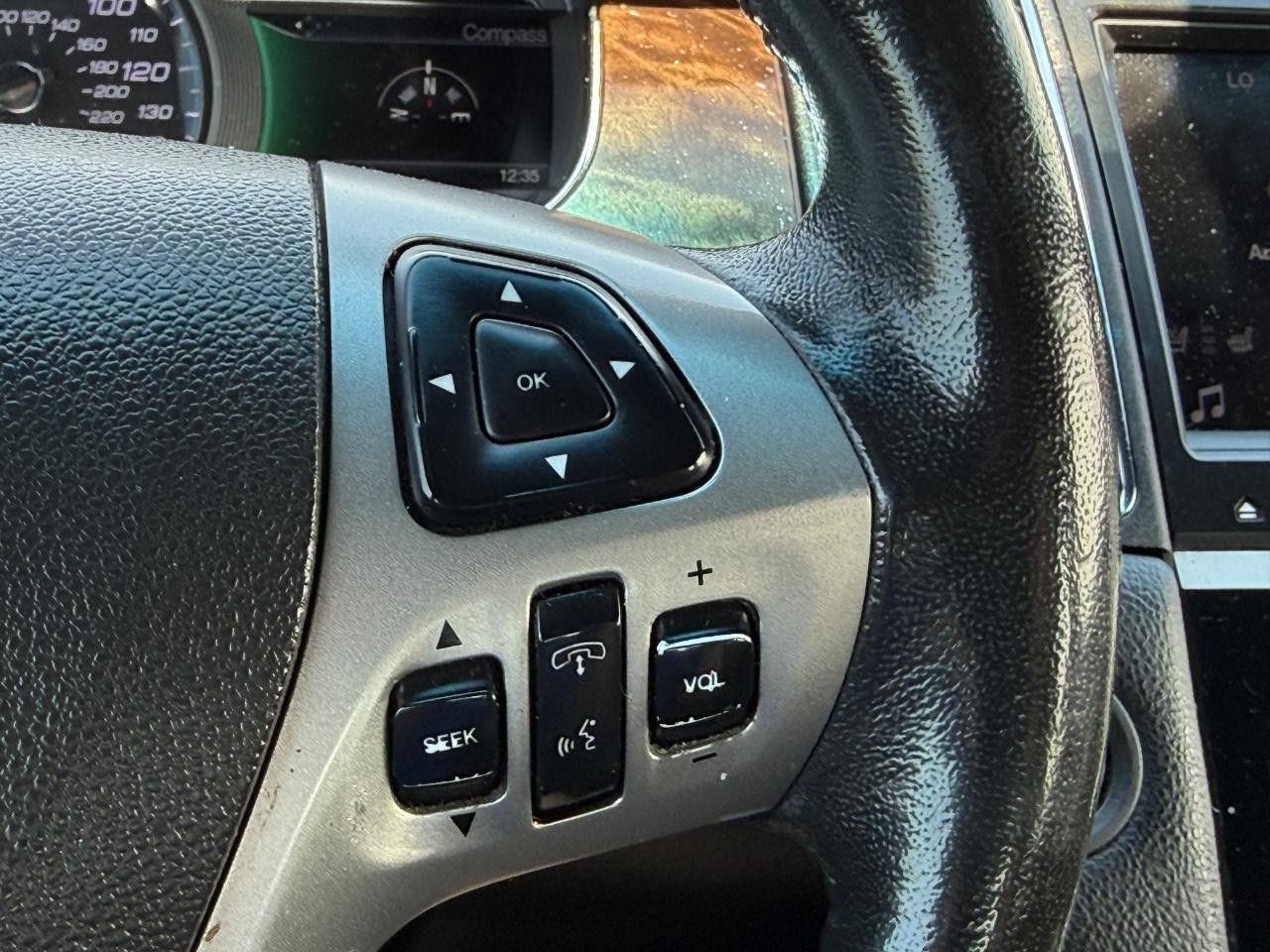 Ford Taurus Vehicle Full-screen Gallery Image 20
