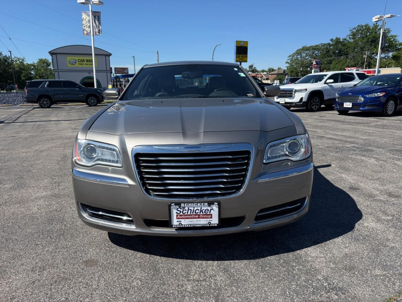 Chrysler 300 Vehicle Full-screen Gallery Image 07