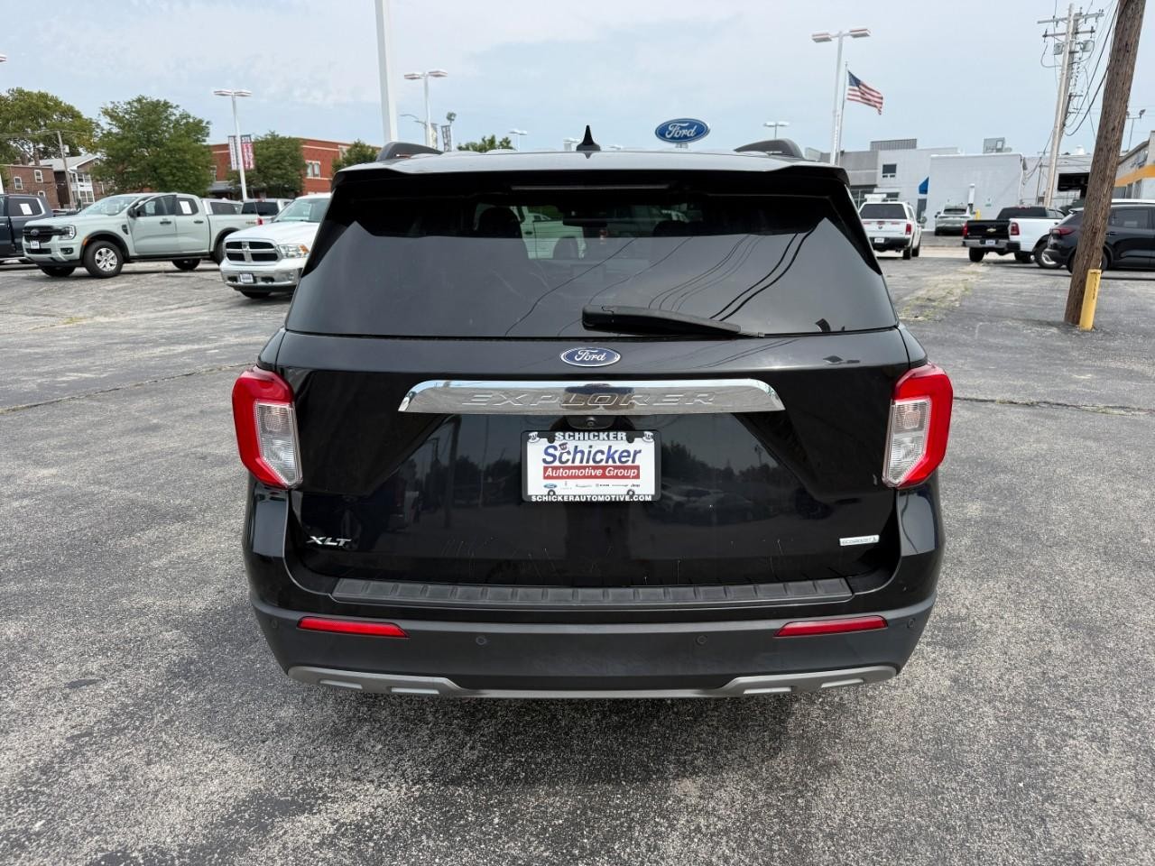 Ford Explorer Vehicle Full-screen Gallery Image 09