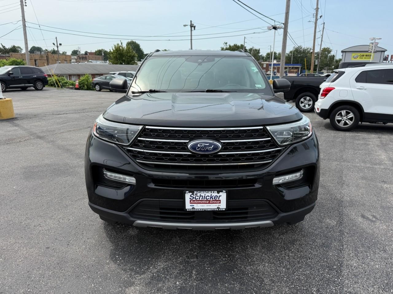 Ford Explorer Vehicle Full-screen Gallery Image 10