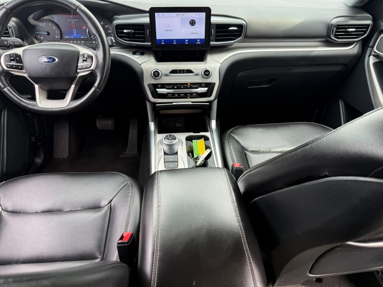 Ford Explorer Vehicle Full-screen Gallery Image 13