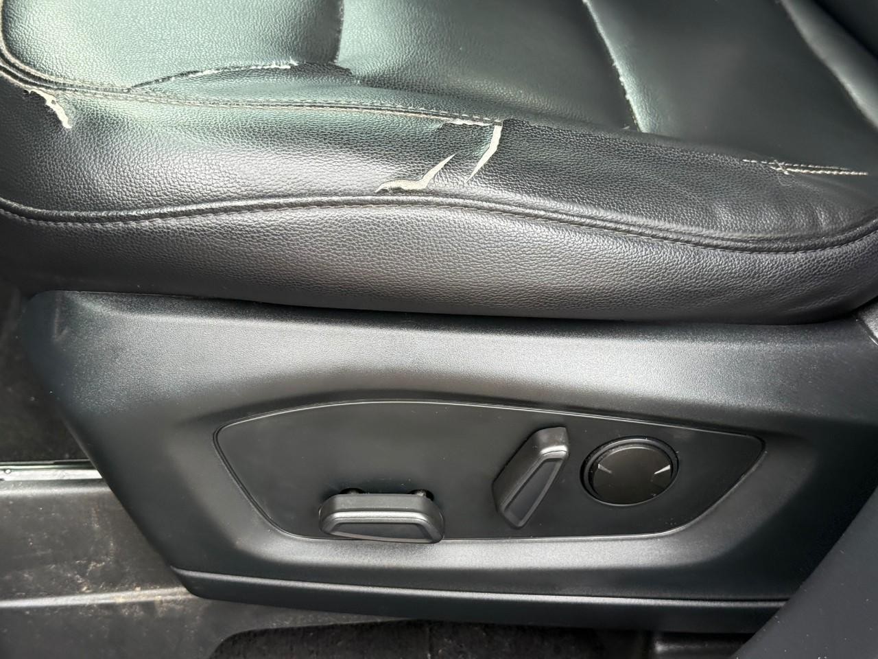 Ford Explorer Vehicle Full-screen Gallery Image 20
