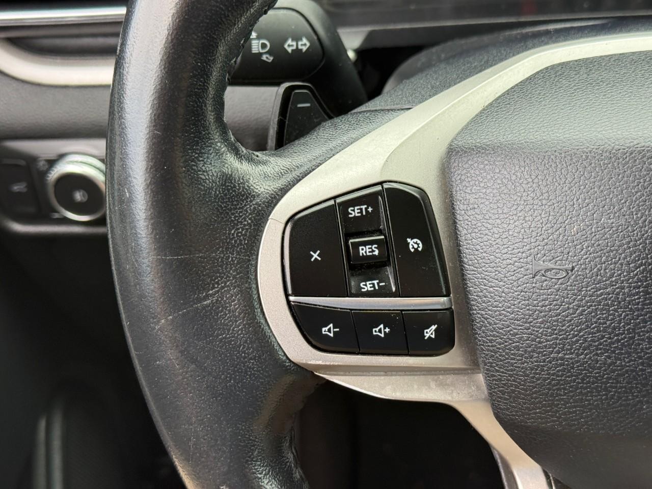 Ford Explorer Vehicle Full-screen Gallery Image 21