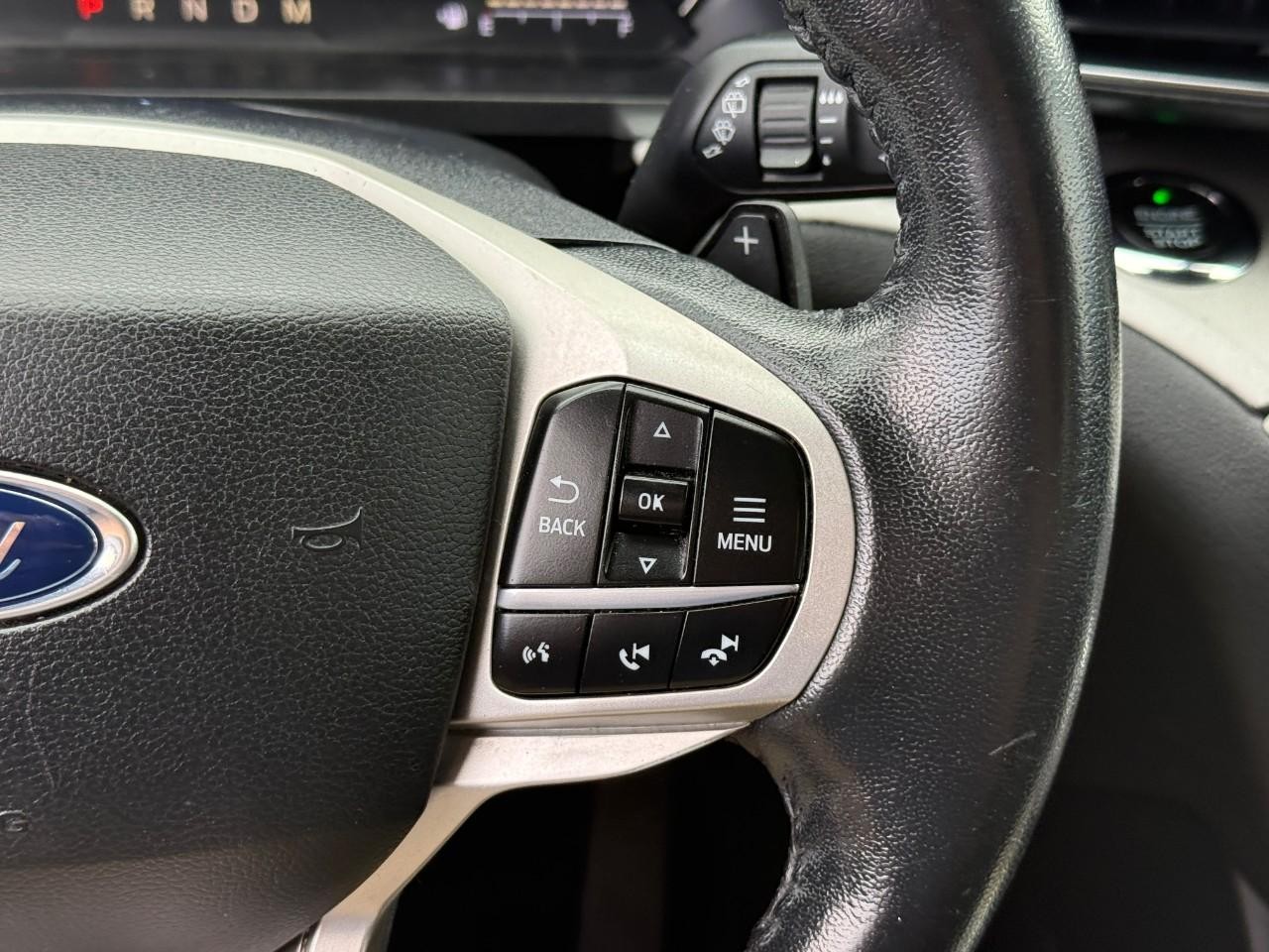Ford Explorer Vehicle Full-screen Gallery Image 22