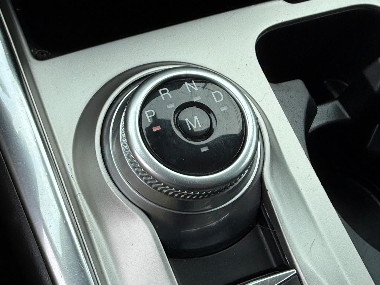 Ford Explorer Vehicle Full-screen Gallery Image 24