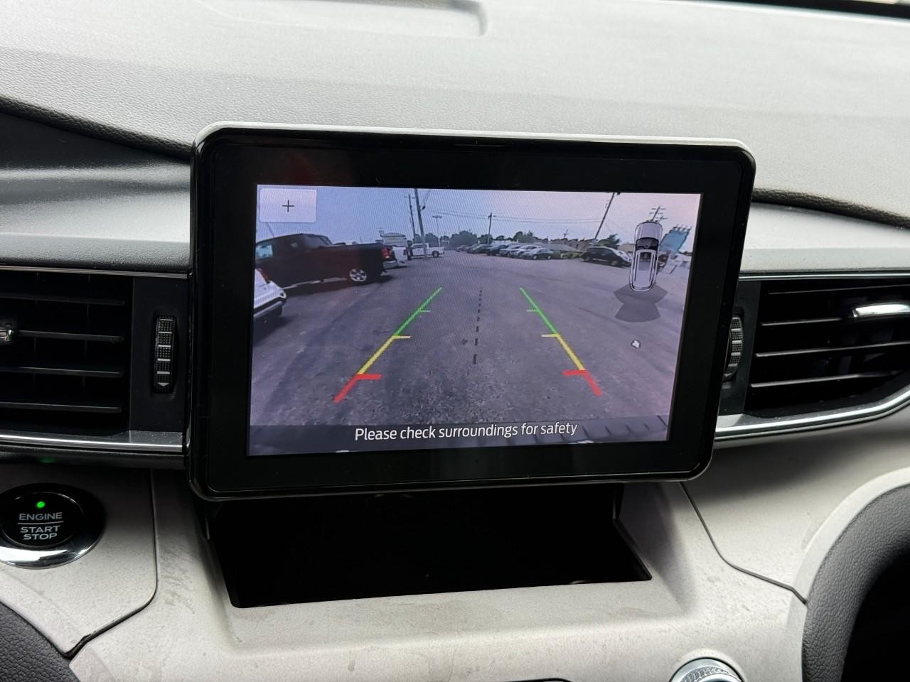 Ford Explorer Vehicle Full-screen Gallery Image 25