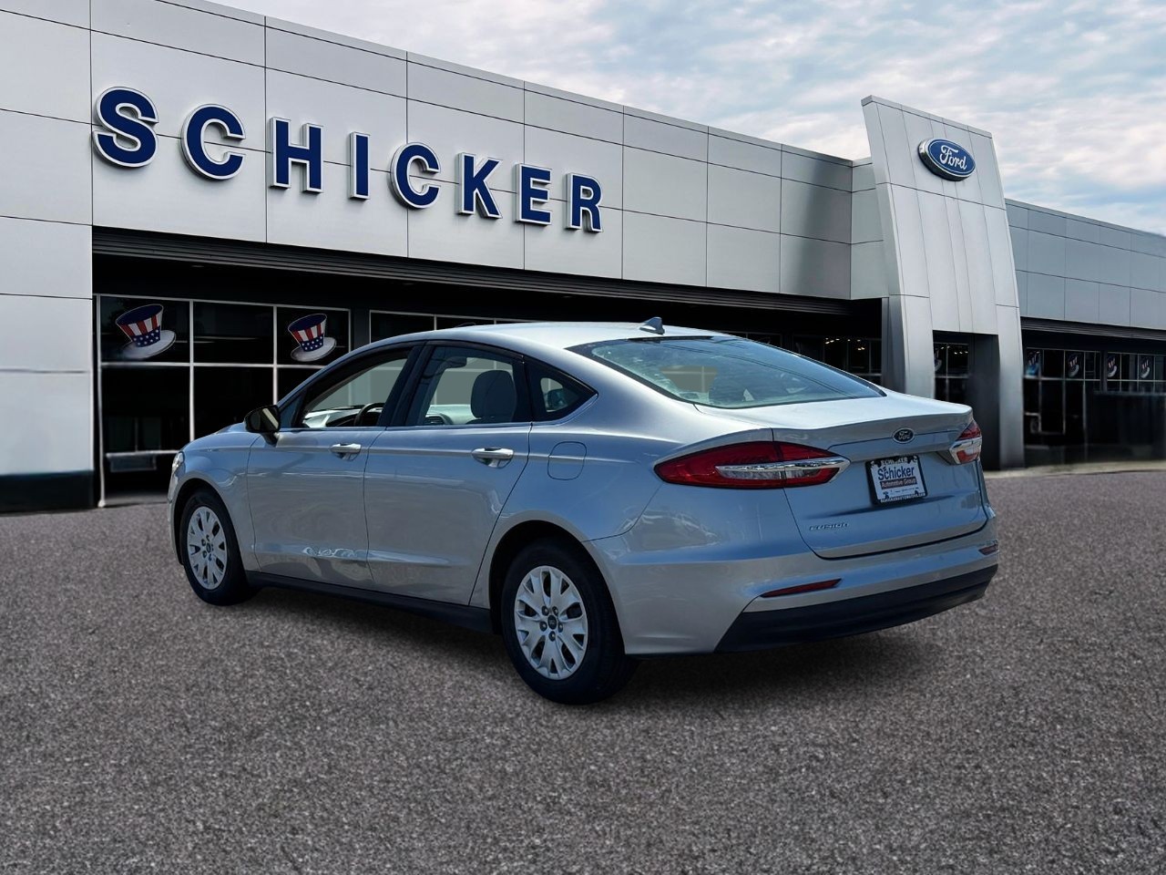 Ford Fusion Vehicle Full-screen Gallery Image 03