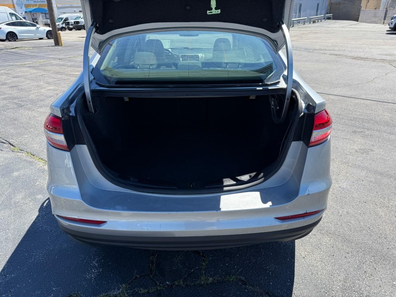 Ford Fusion Vehicle Full-screen Gallery Image 07