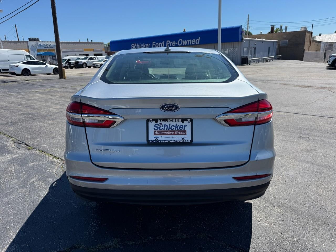 Ford Fusion Vehicle Full-screen Gallery Image 08