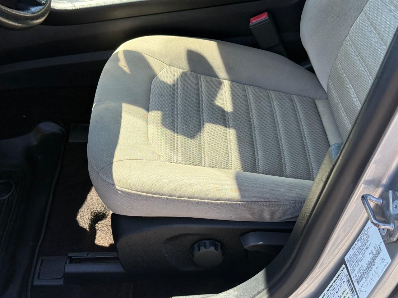 Ford Fusion Vehicle Full-screen Gallery Image 18