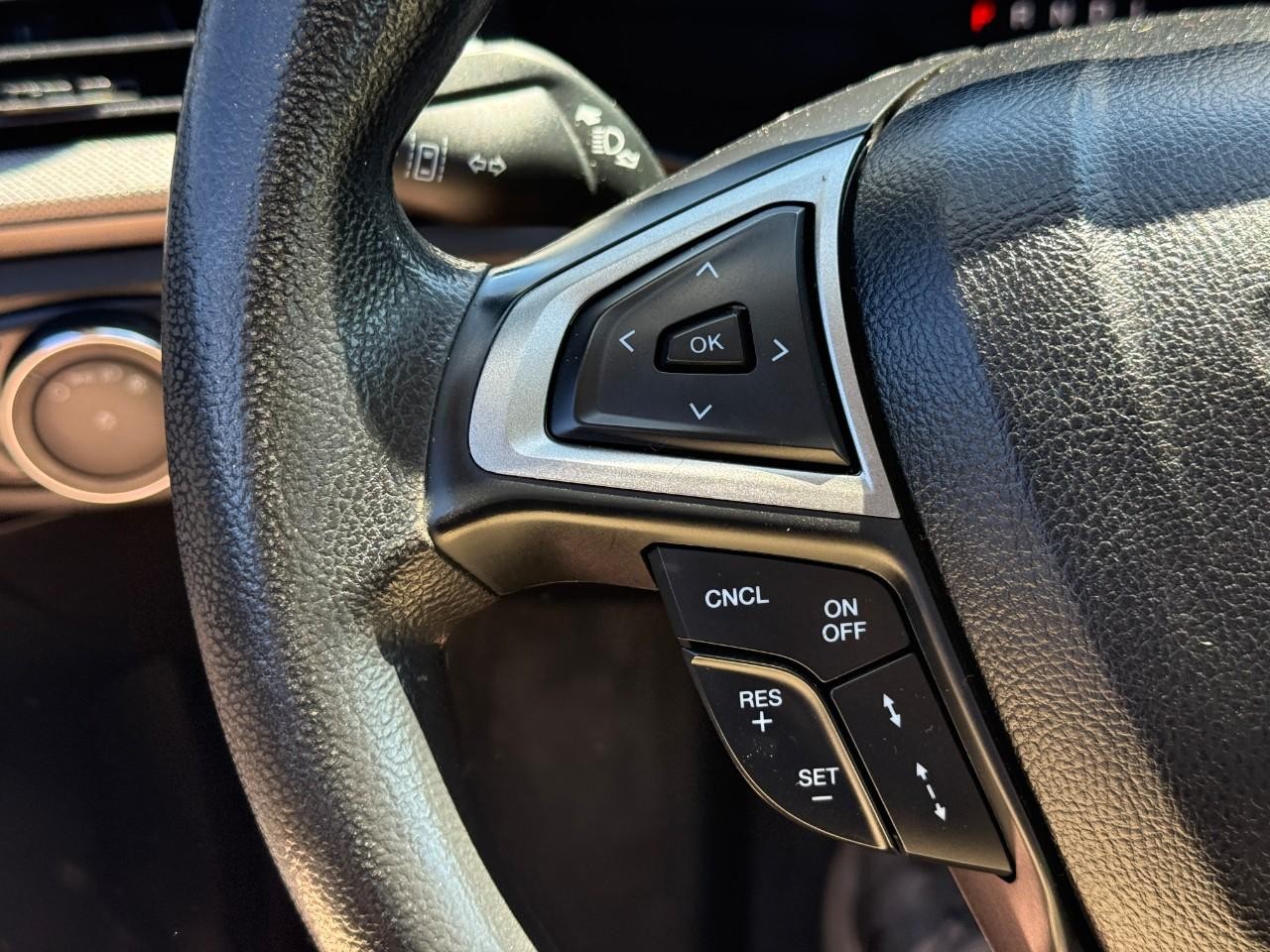 Ford Fusion Vehicle Full-screen Gallery Image 19