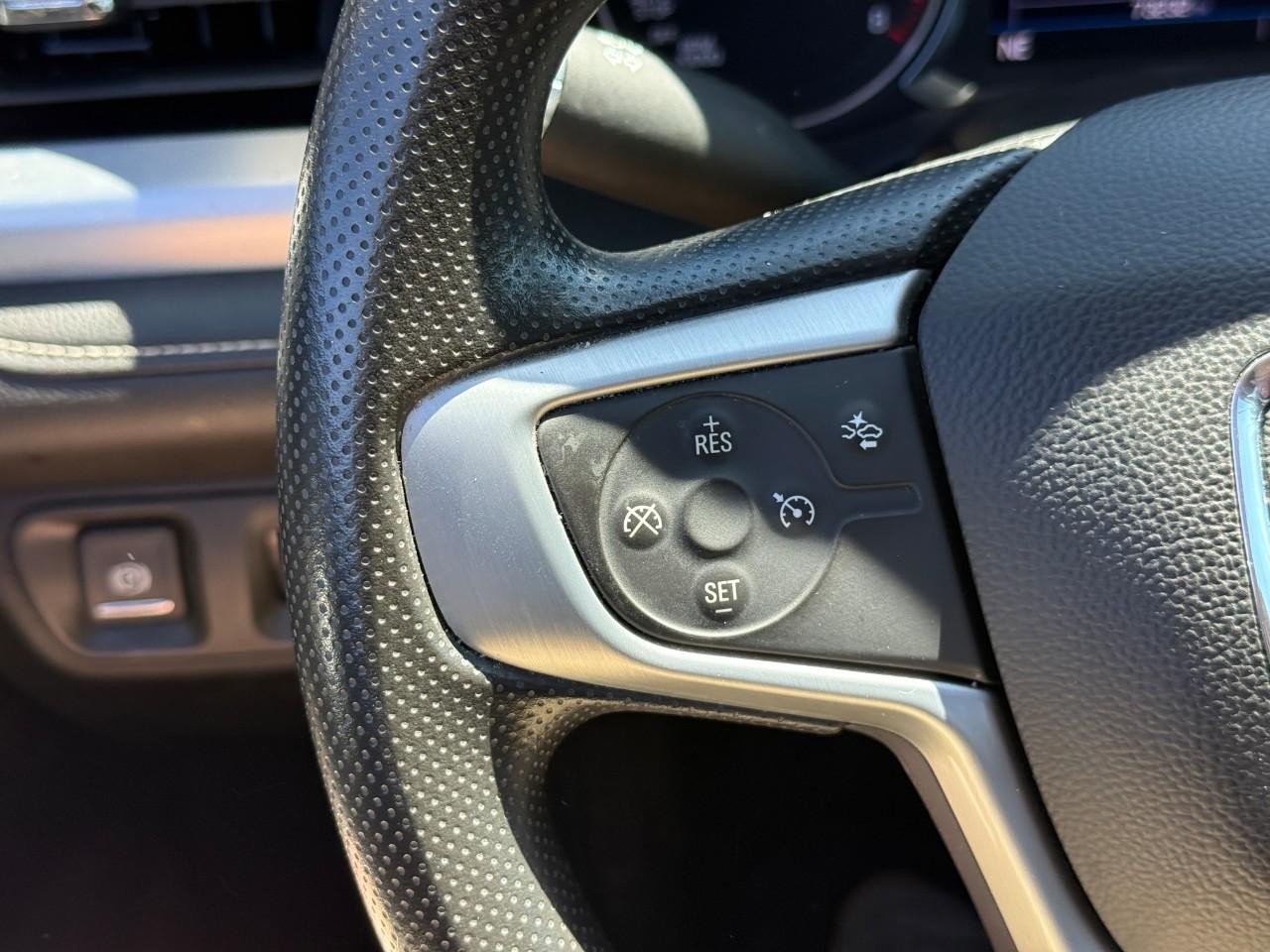 GMC Acadia Vehicle Full-screen Gallery Image 19