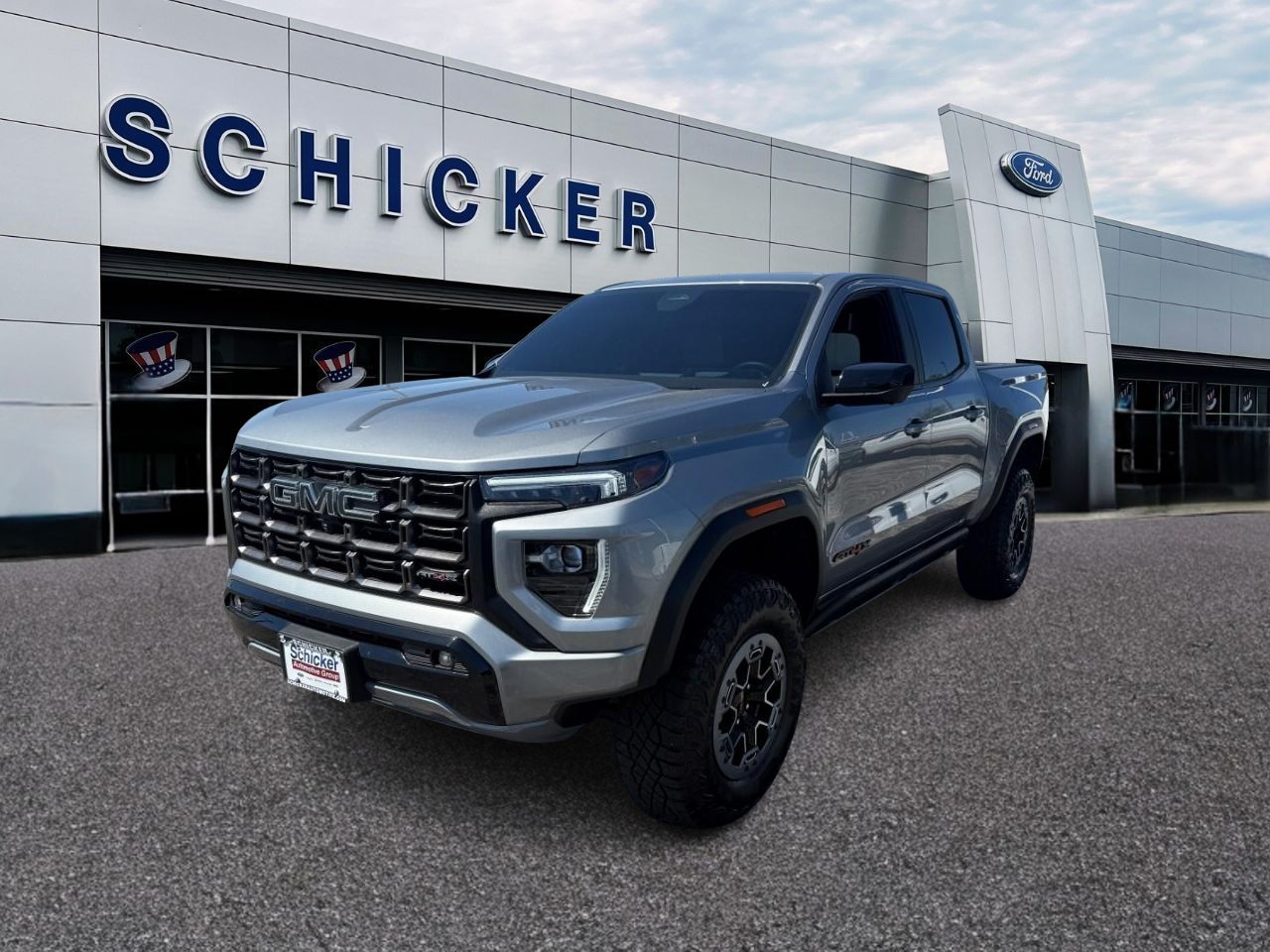 GMC Canyon Vehicle Full-screen Gallery Image 04