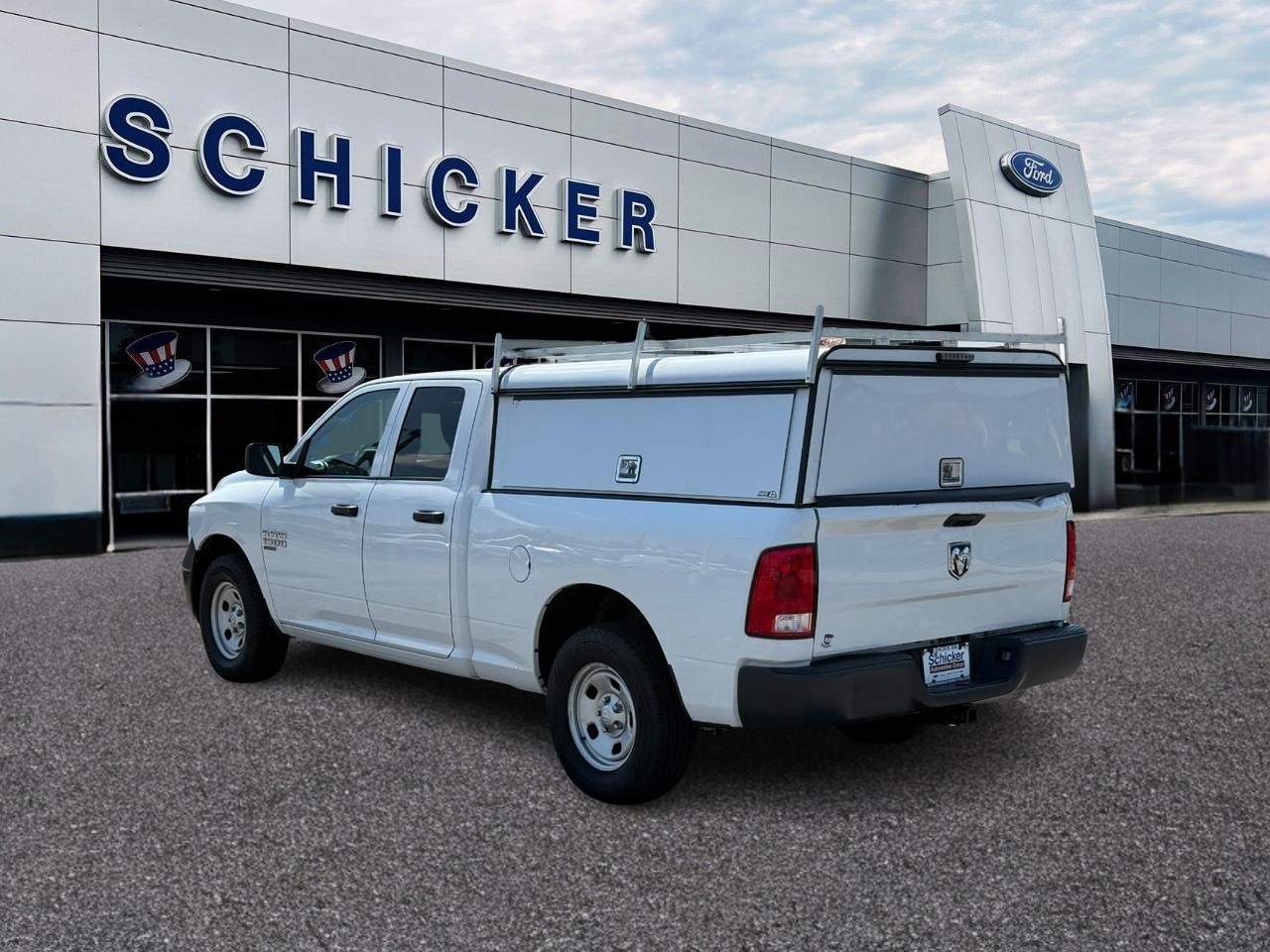 Ram 1500 Classic Vehicle Full-screen Gallery Image 03