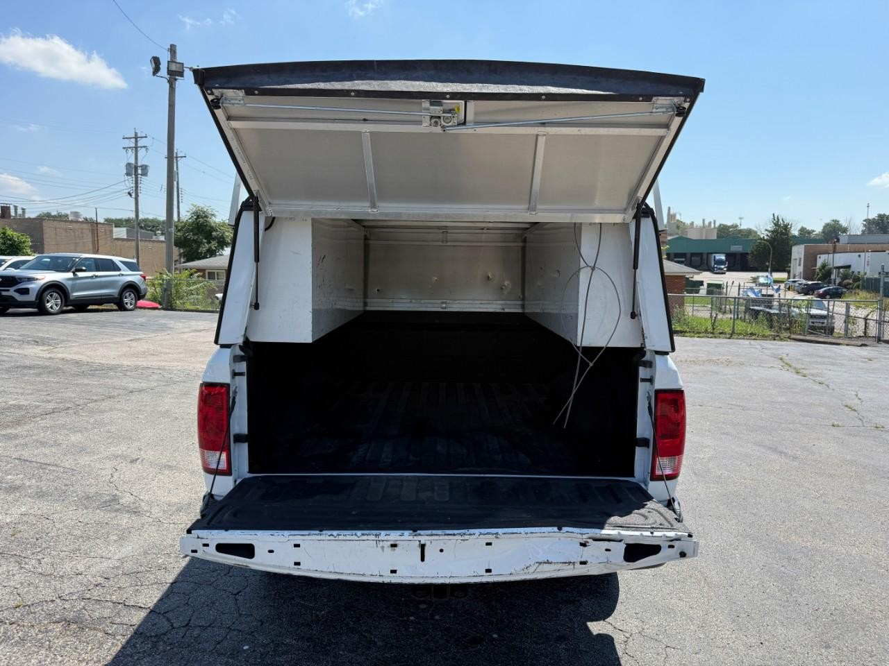 Ram 1500 Classic Vehicle Full-screen Gallery Image 07