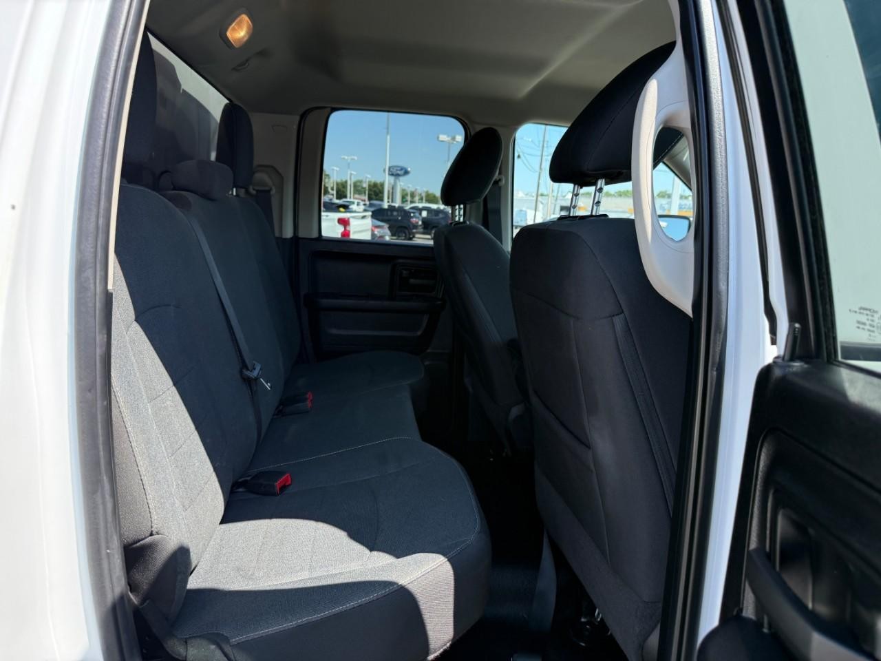 Ram 1500 Classic Vehicle Full-screen Gallery Image 10
