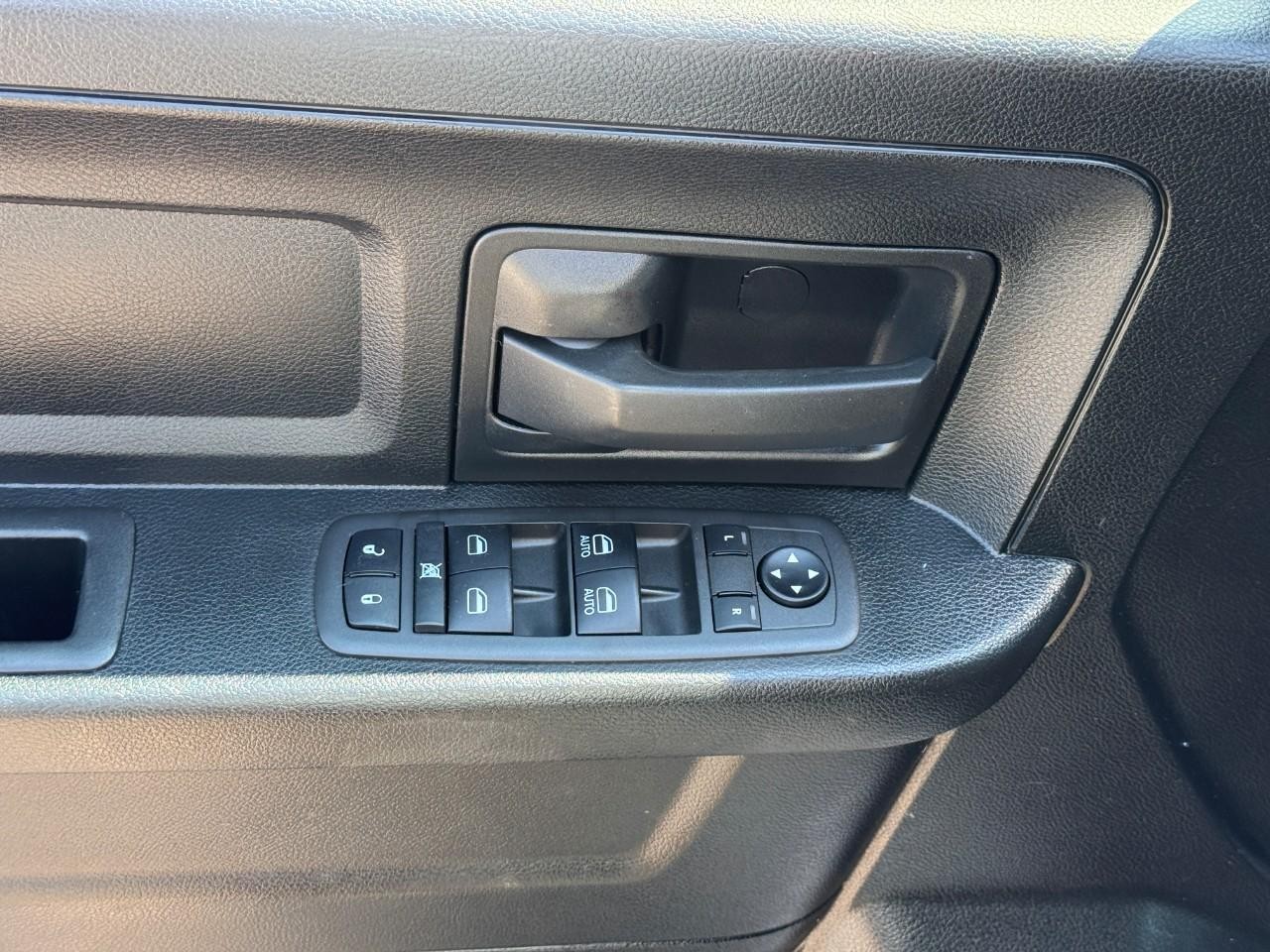 Ram 1500 Classic Vehicle Full-screen Gallery Image 11