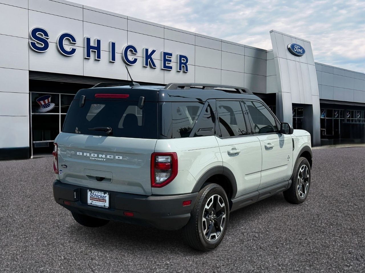 Ford Bronco Sport Vehicle Full-screen Gallery Image 02