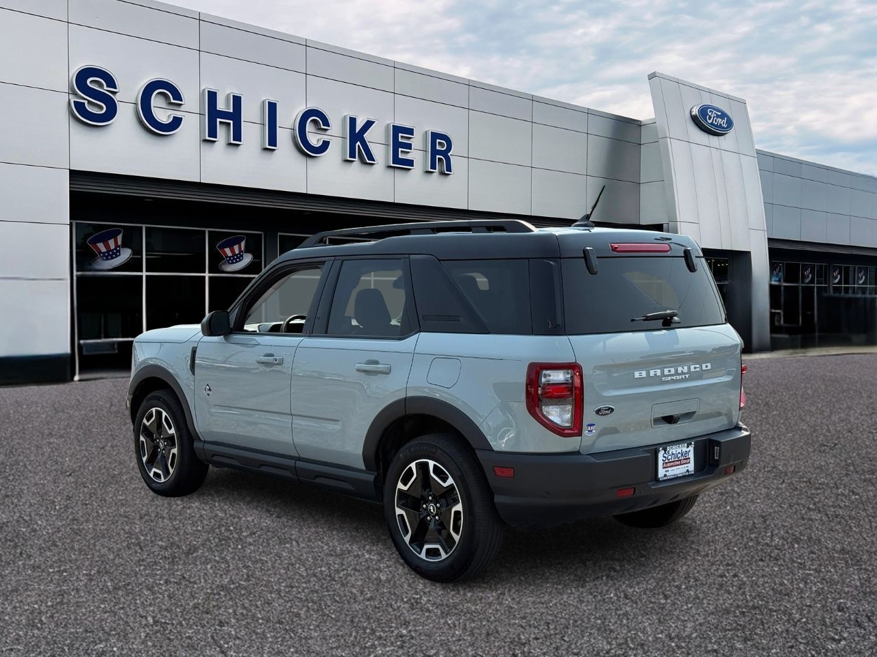 Ford Bronco Sport Vehicle Full-screen Gallery Image 03