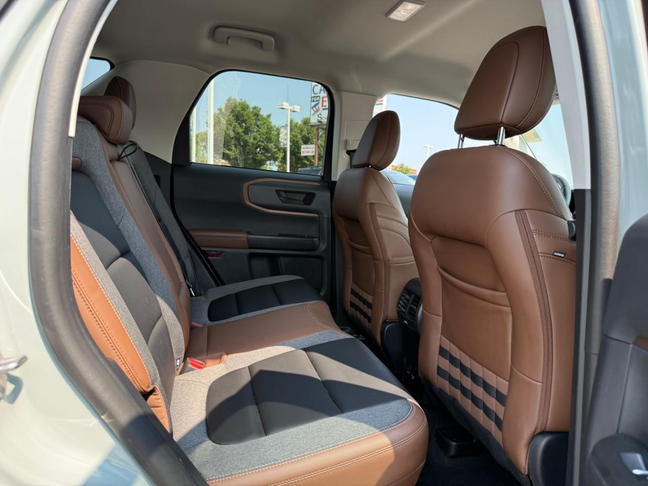 Ford Bronco Sport Vehicle Full-screen Gallery Image 09