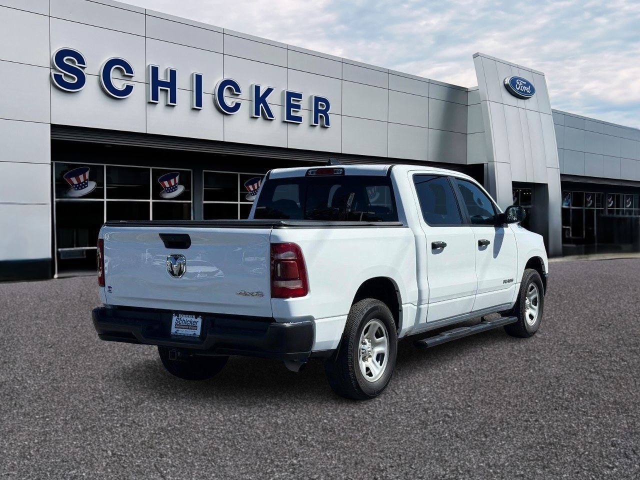 Ram 1500 Vehicle Full-screen Gallery Image 02