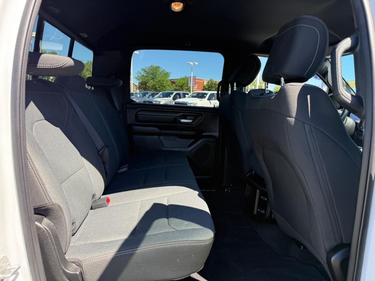 Ram 1500 Vehicle Full-screen Gallery Image 09