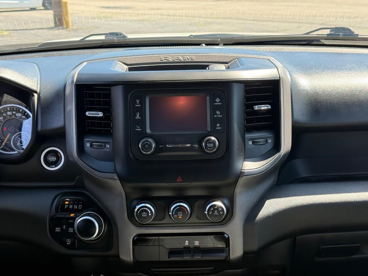 Ram 1500 Vehicle Full-screen Gallery Image 12