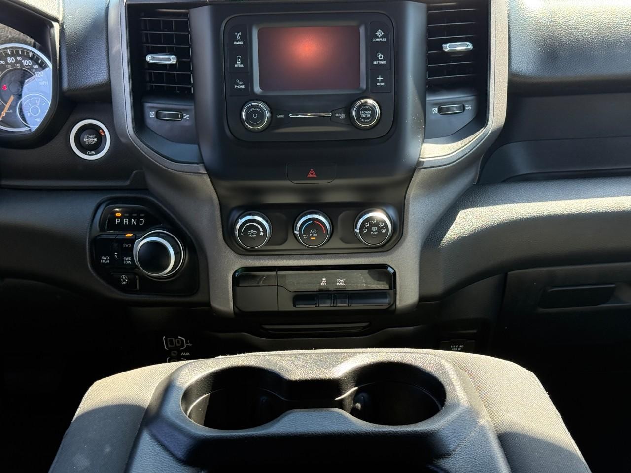 Ram 1500 Vehicle Full-screen Gallery Image 13