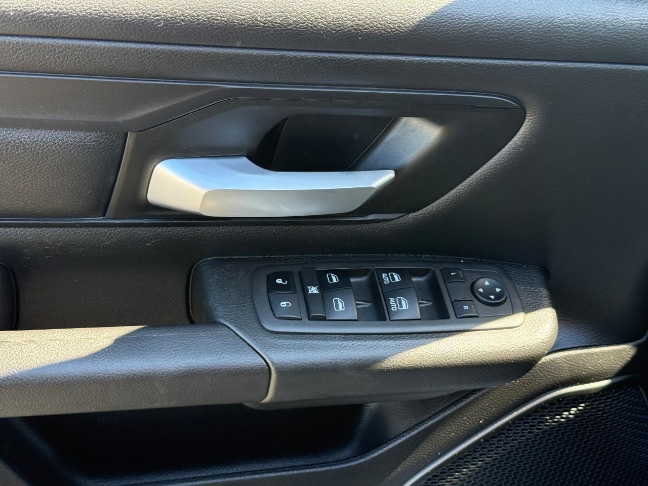 Ram 1500 Vehicle Full-screen Gallery Image 14