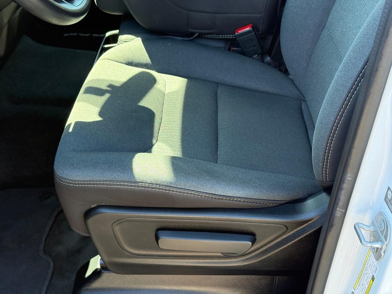 Ram 1500 Vehicle Full-screen Gallery Image 15