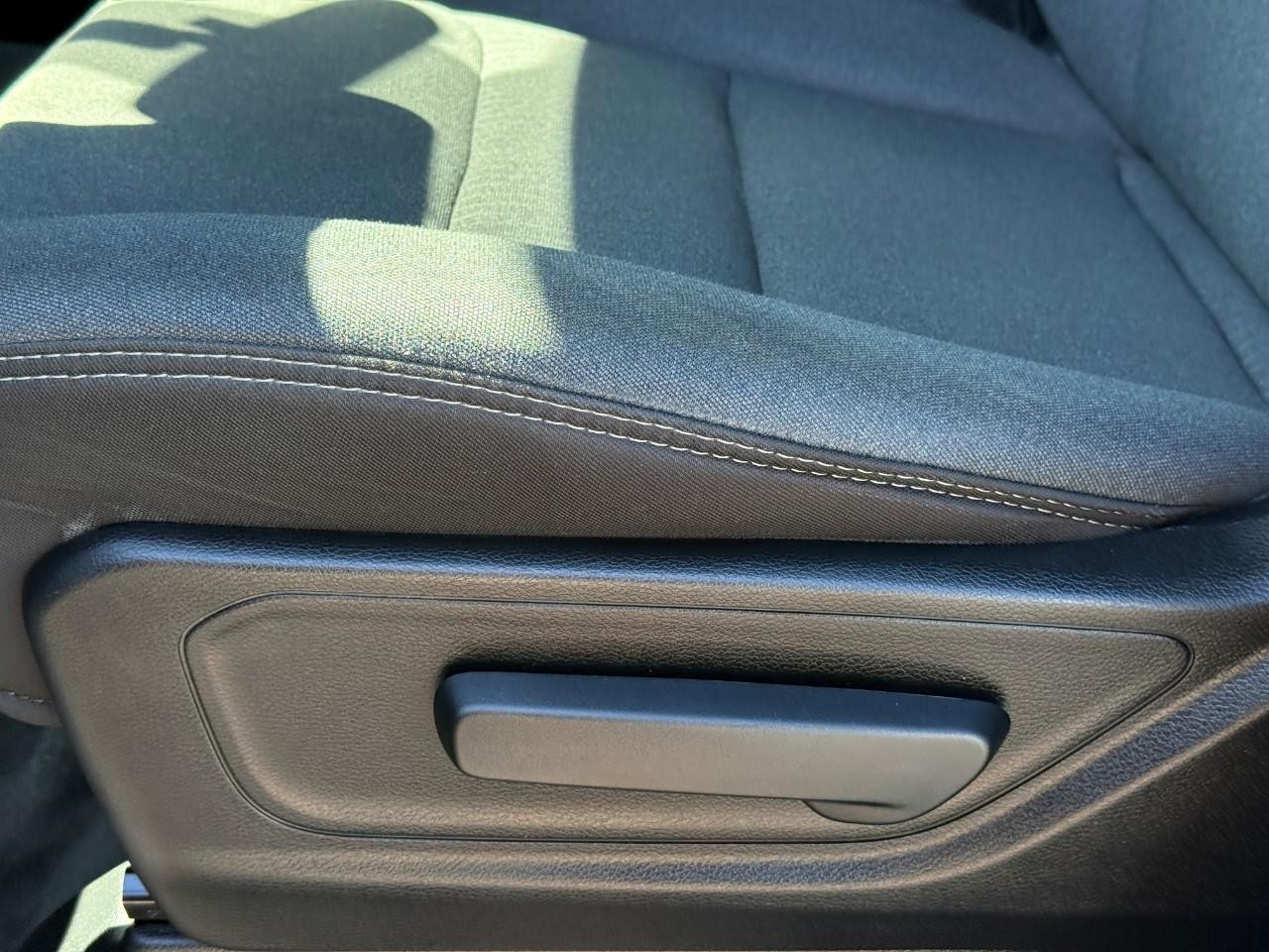 Ram 1500 Vehicle Full-screen Gallery Image 16