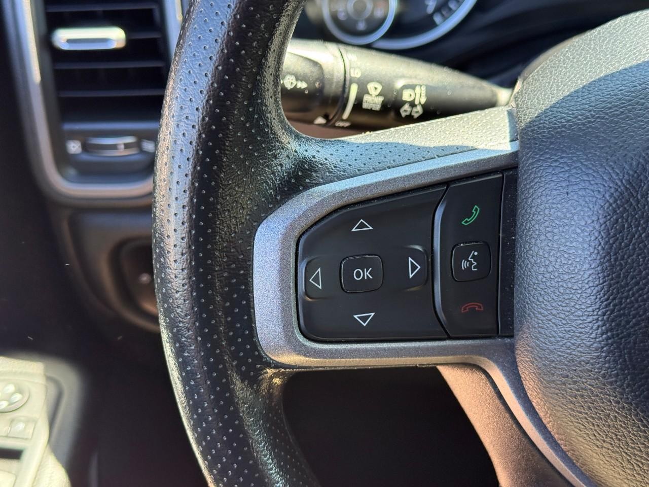 Ram 1500 Vehicle Full-screen Gallery Image 17