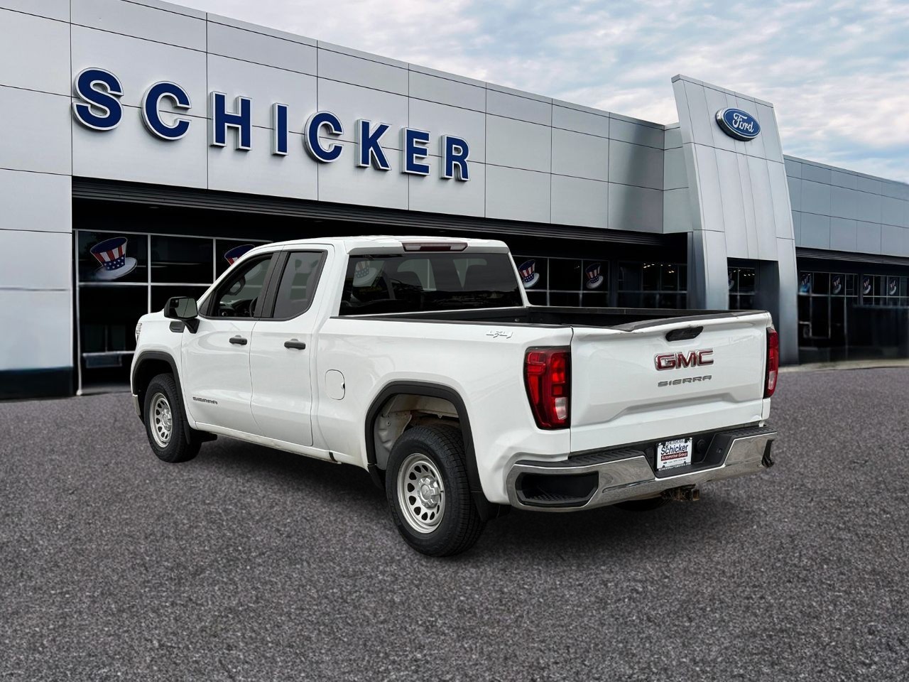 GMC Sierra 1500 Vehicle Full-screen Gallery Image 03