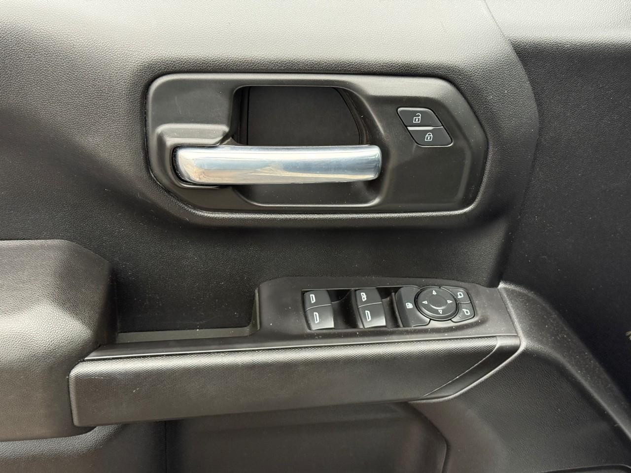 GMC Sierra 1500 Vehicle Full-screen Gallery Image 15