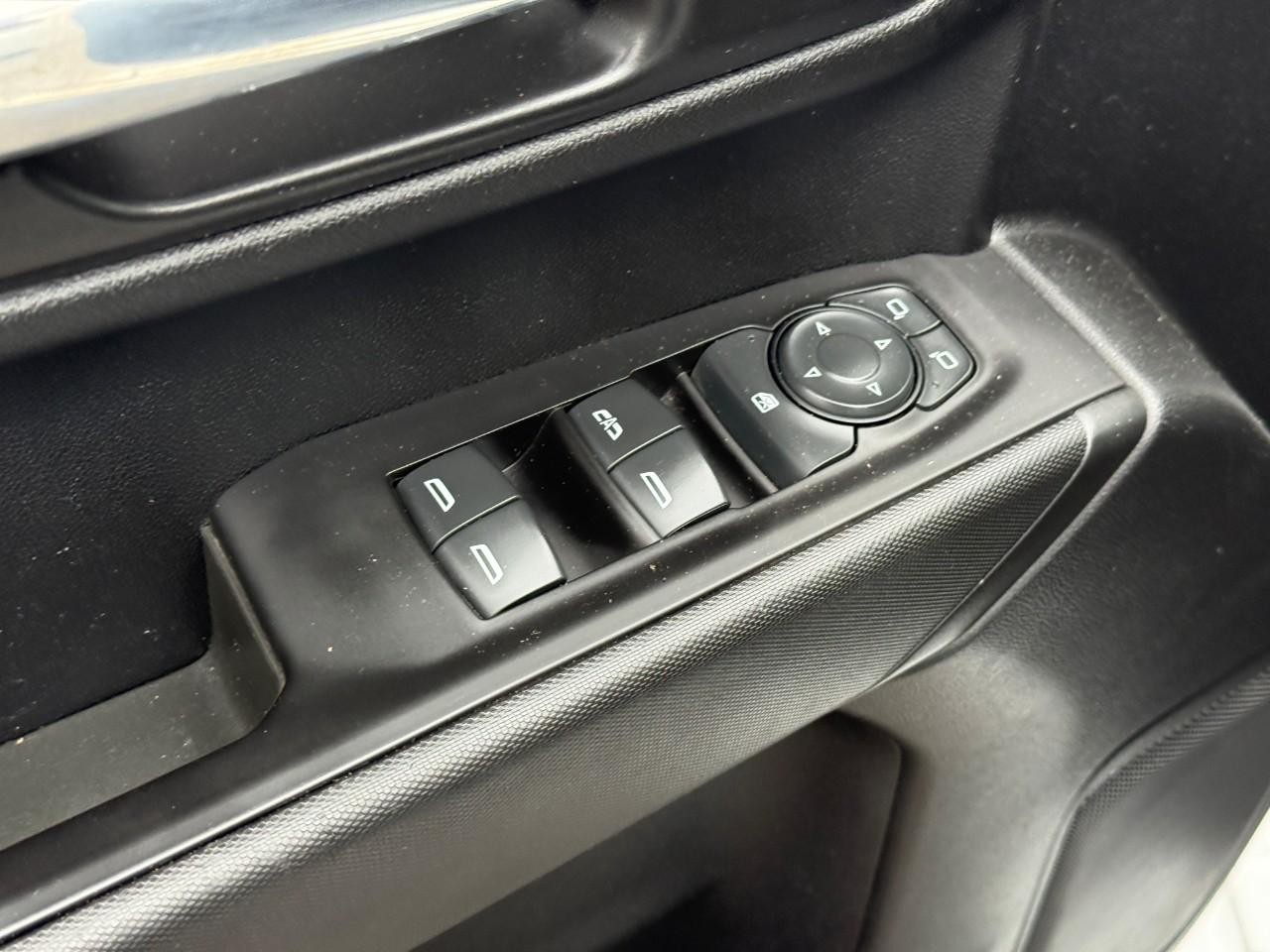 GMC Sierra 1500 Vehicle Full-screen Gallery Image 16