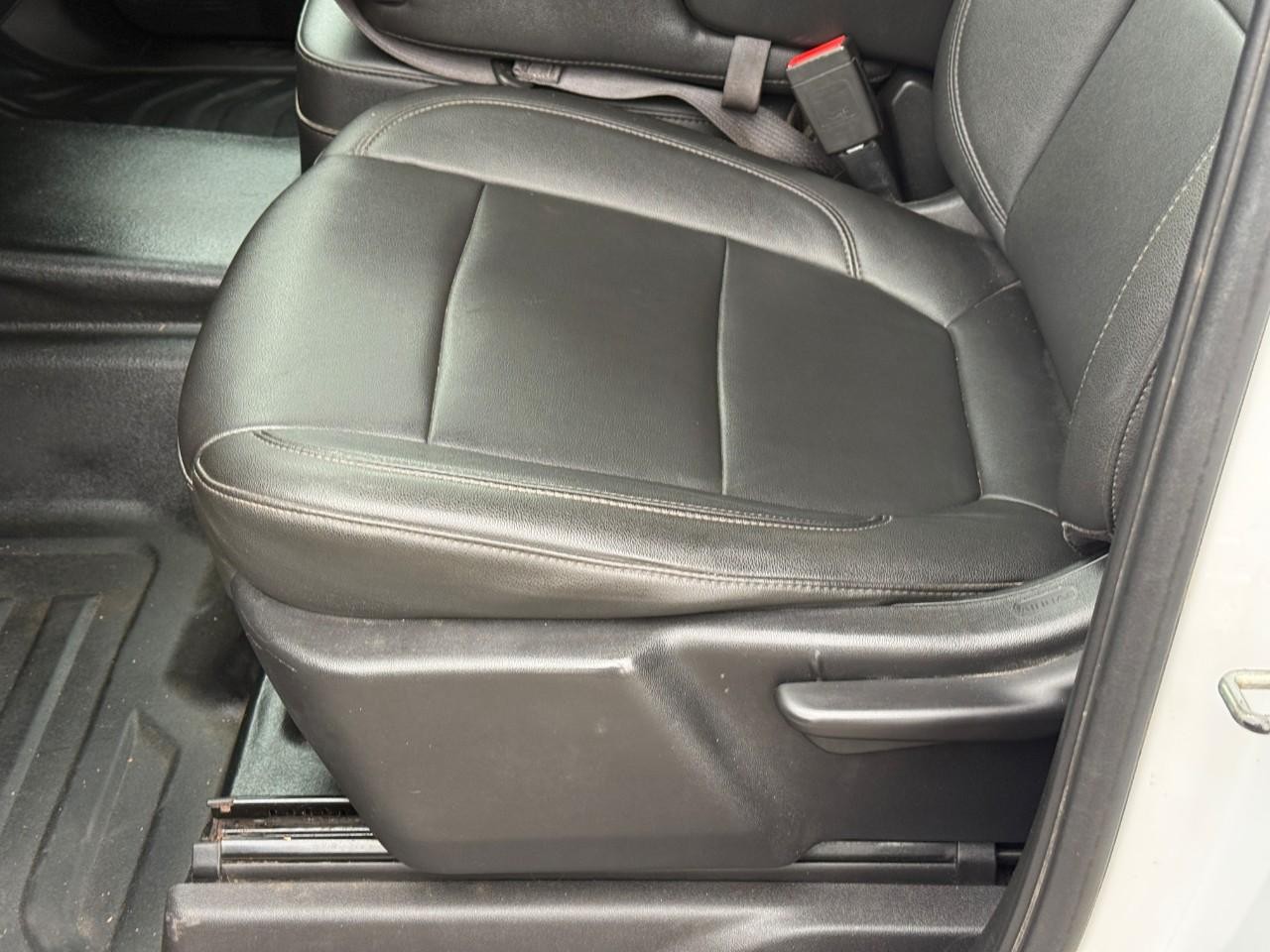 GMC Sierra 1500 Vehicle Full-screen Gallery Image 17