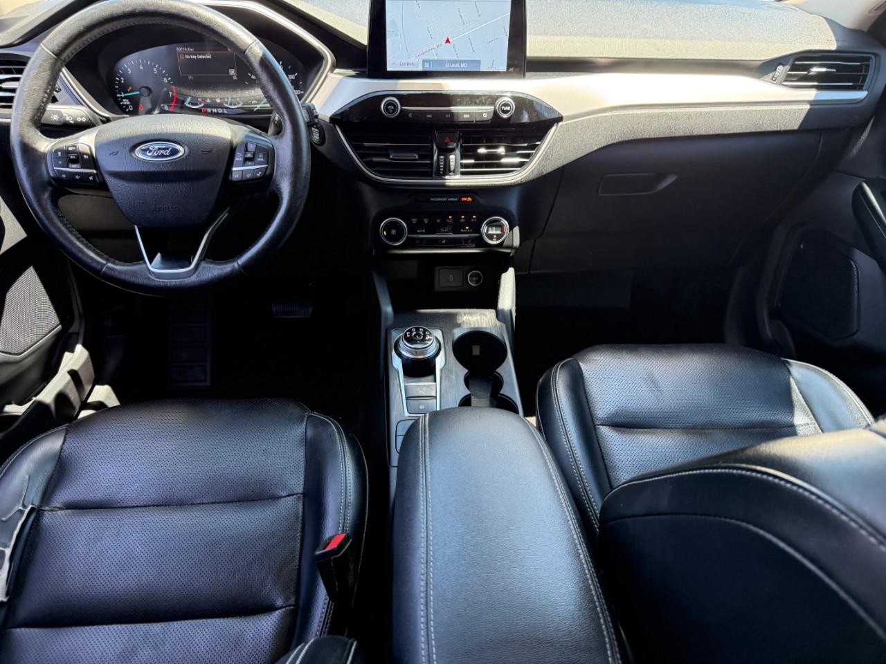 Ford Escape Vehicle Full-screen Gallery Image 12