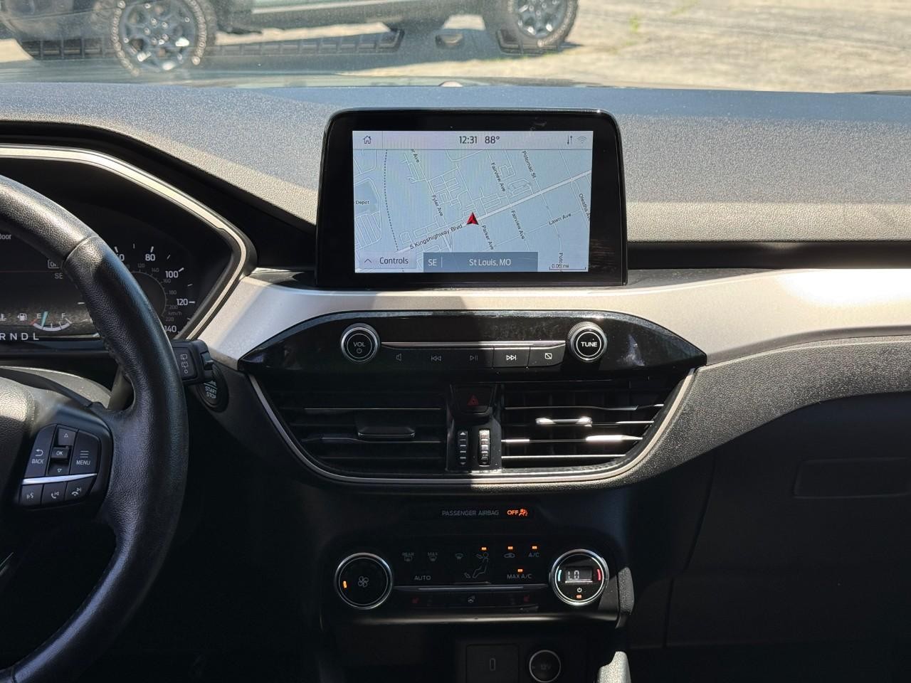 Ford Escape Vehicle Full-screen Gallery Image 14