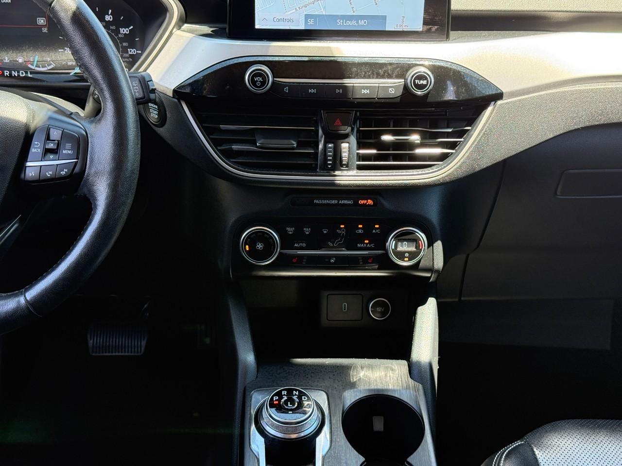 Ford Escape Vehicle Full-screen Gallery Image 15