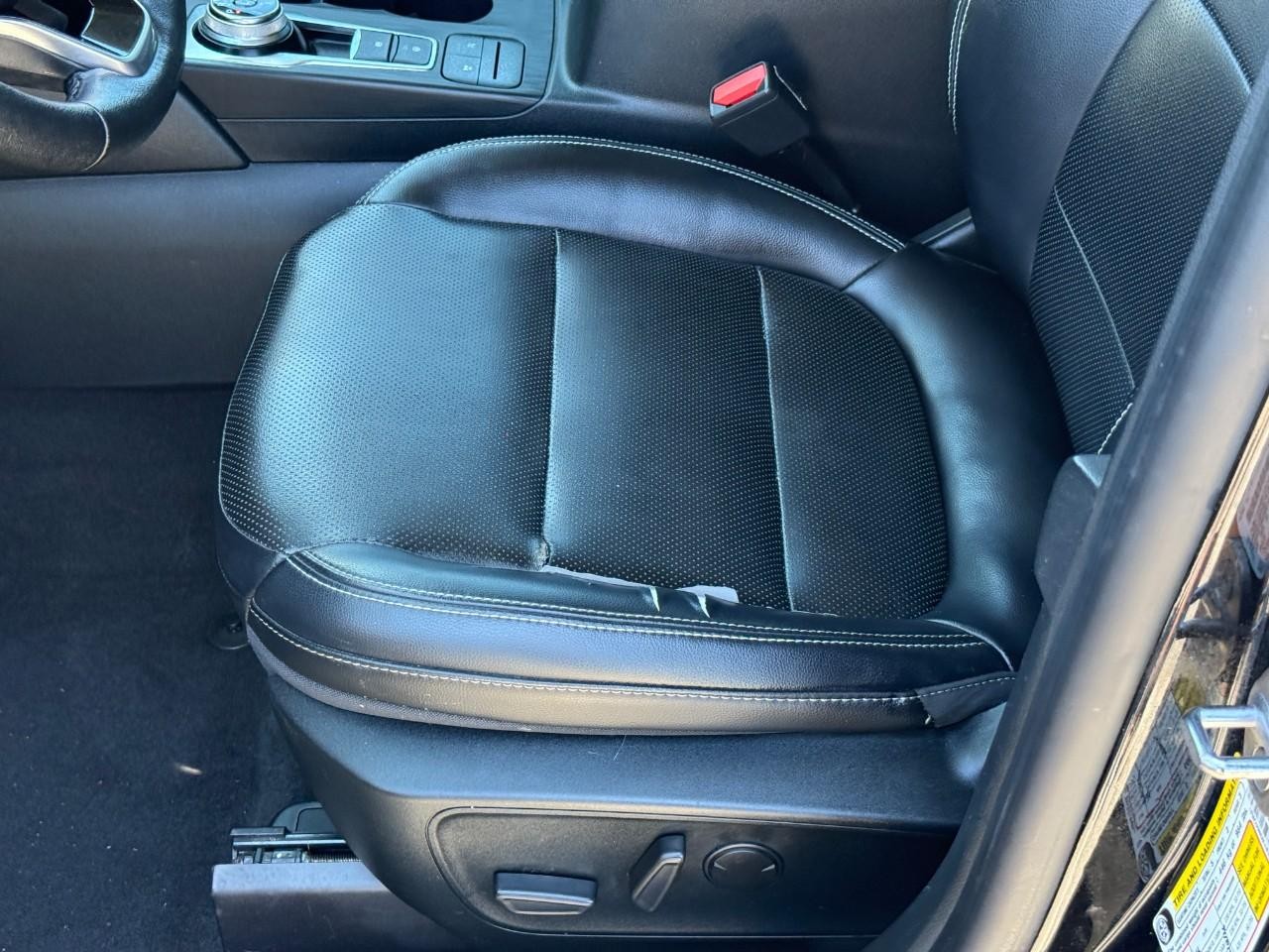 Ford Escape Vehicle Full-screen Gallery Image 18