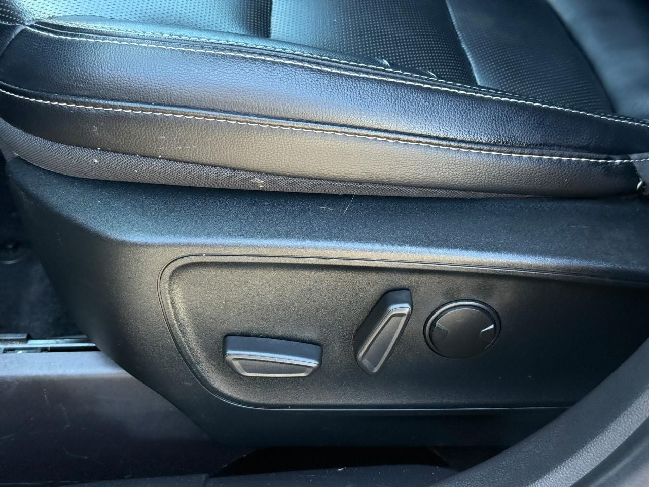 Ford Escape Vehicle Full-screen Gallery Image 19