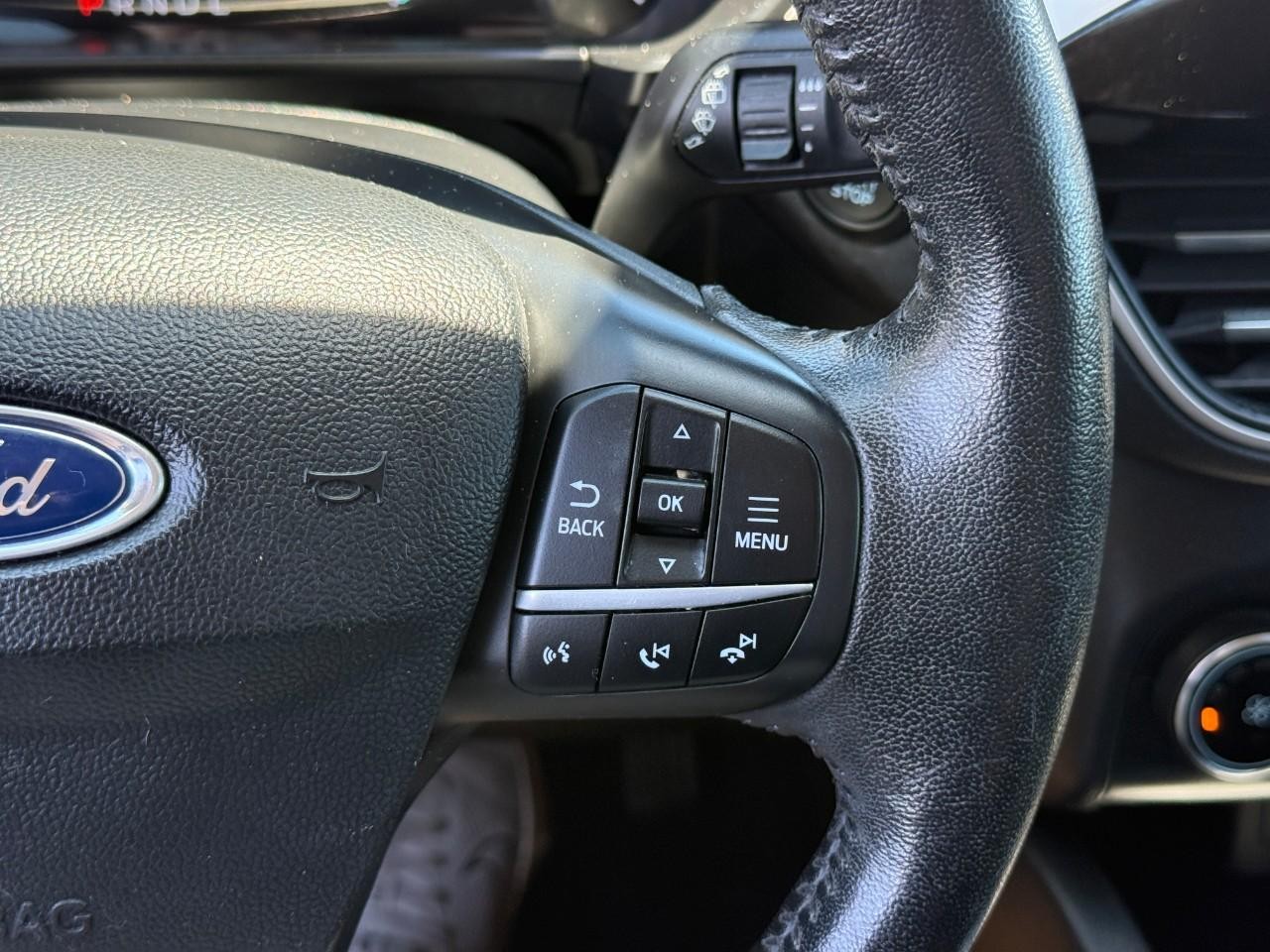 Ford Escape Vehicle Full-screen Gallery Image 21
