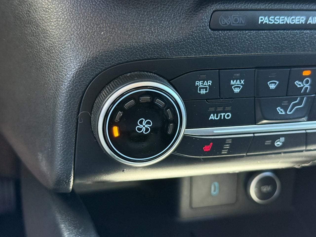 Ford Escape Vehicle Full-screen Gallery Image 24