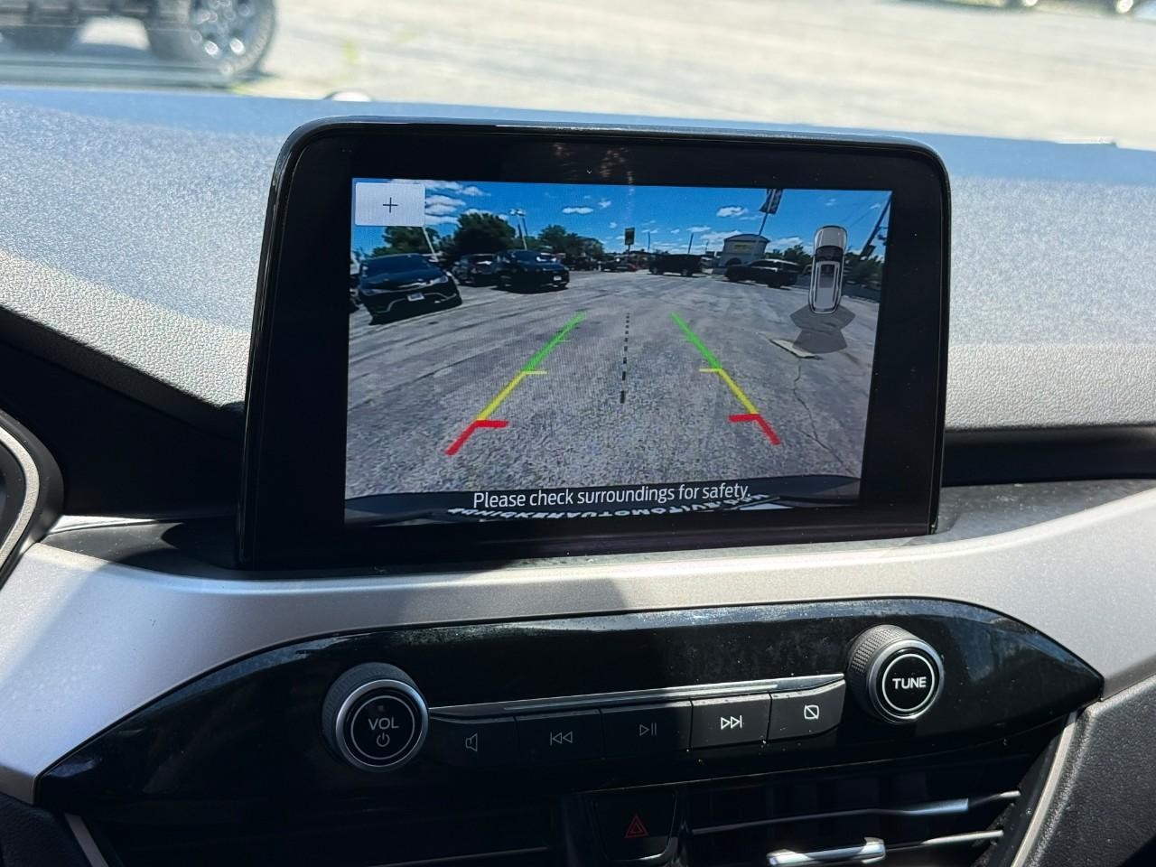 Ford Escape Vehicle Full-screen Gallery Image 25